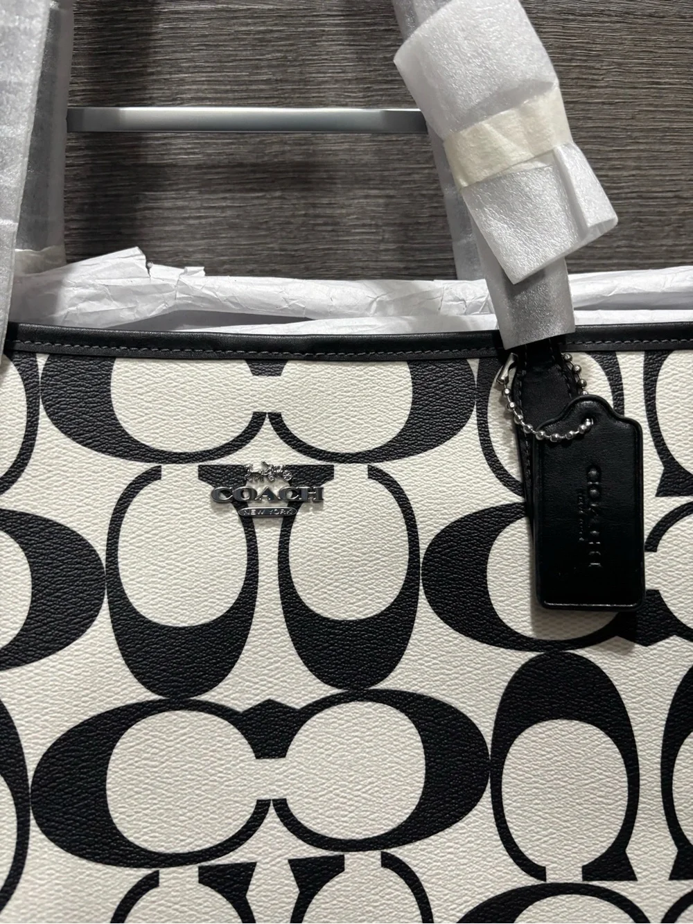 NWT Coach City Tote in Signature Canvas – Black/White